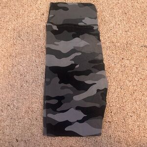 Black and gray camouflage leggings